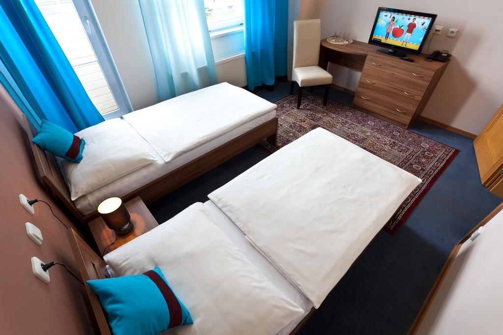 Sareza hotel Ostrava Buitenkant foto