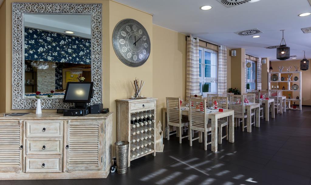 Sareza hotel Ostrava Buitenkant foto
