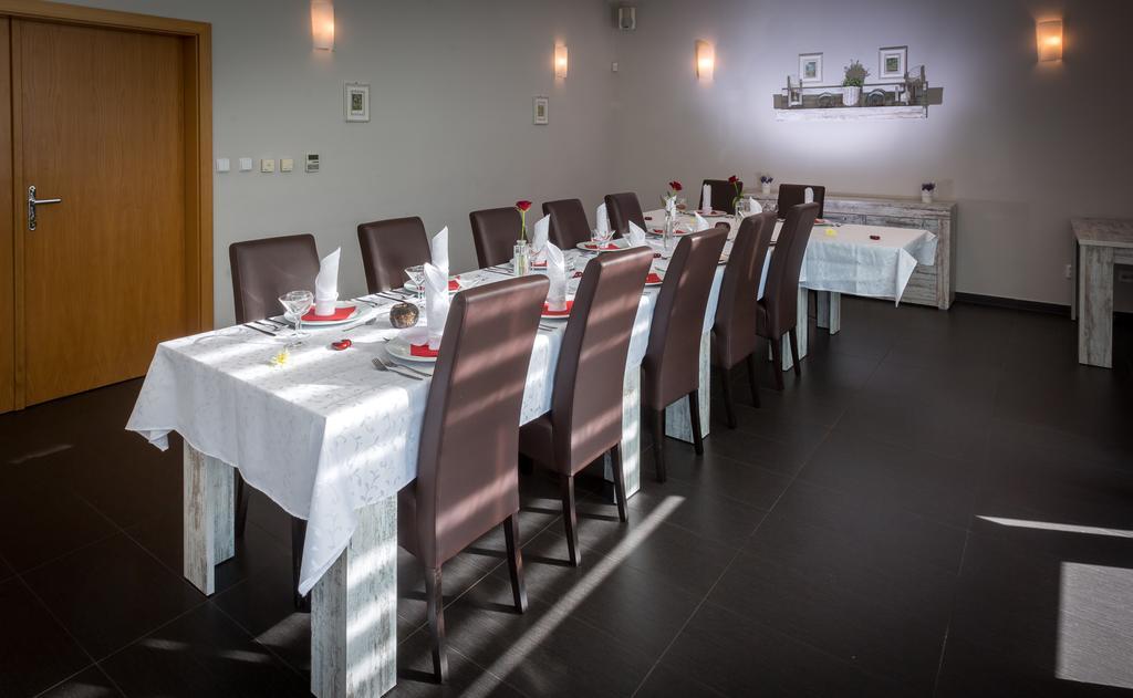 Sareza hotel Ostrava Buitenkant foto