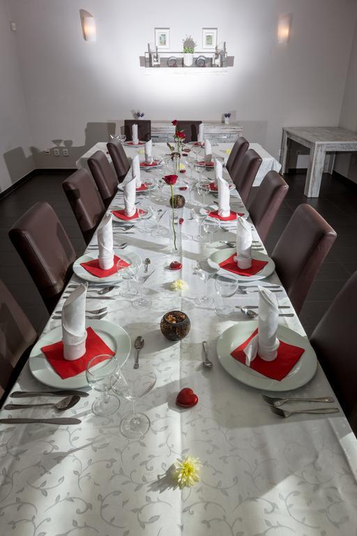 Sareza hotel Ostrava Buitenkant foto