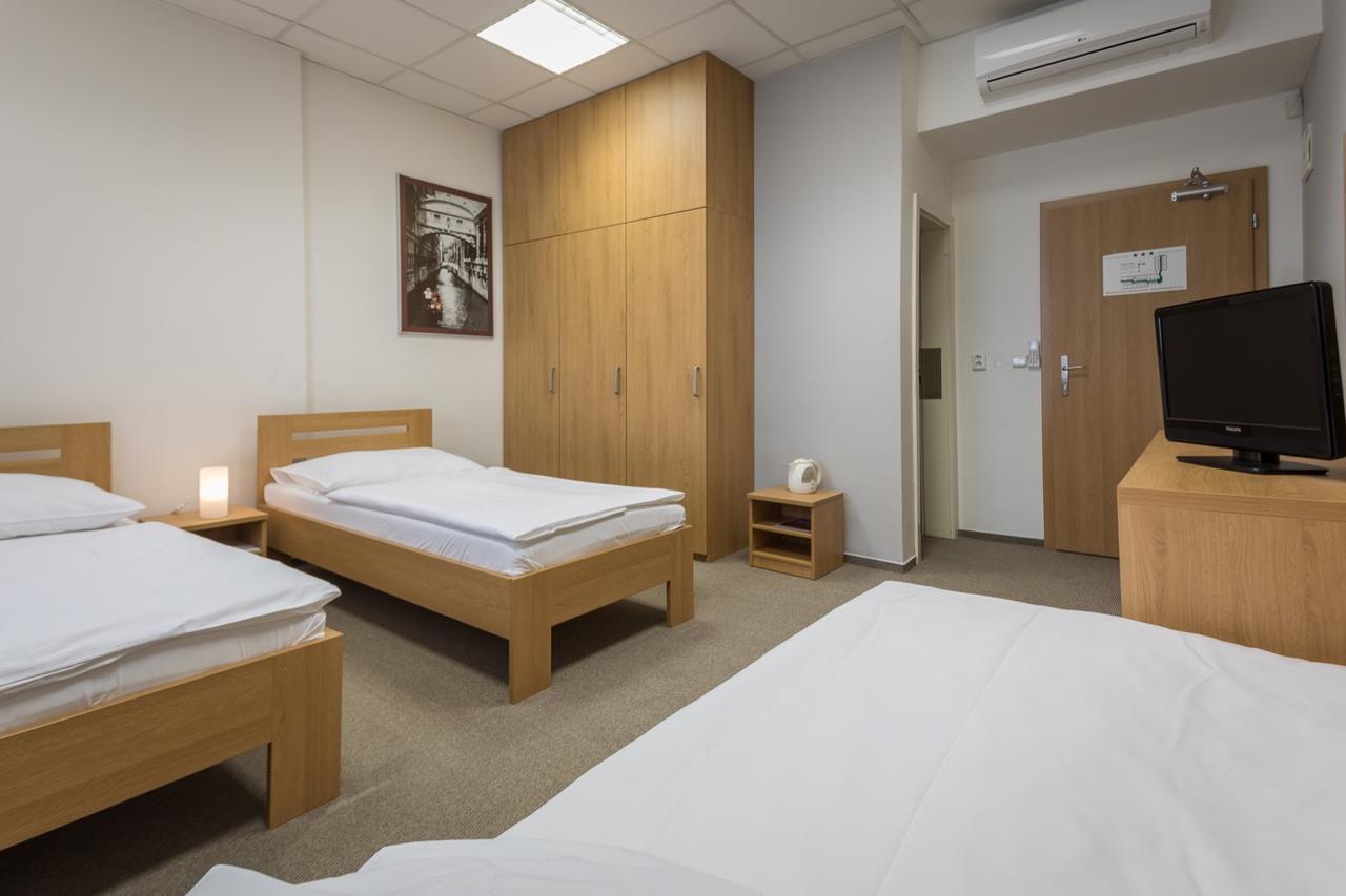 Sareza hotel Ostrava Buitenkant foto