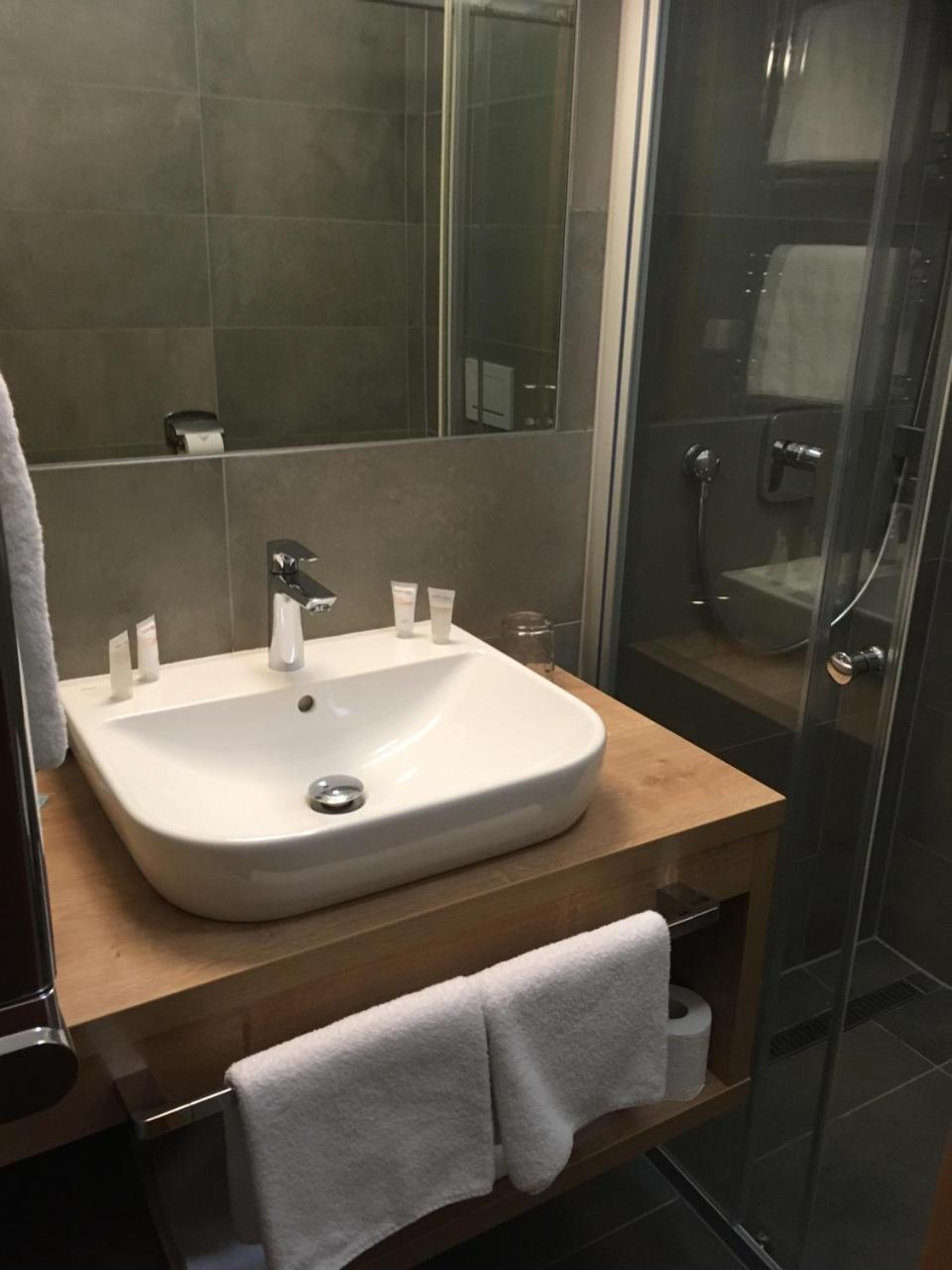 Sareza hotel Ostrava Buitenkant foto